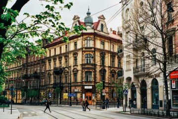 Desde museos imperdibles, cocina tradicional y lugares locales de moda, descubras qué hacer una escapada de fin de semana a Cracovia será un destino único.